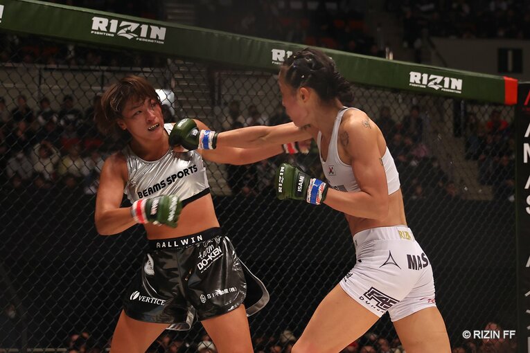 RENAvsシン・ユリ　©RIZIN FF