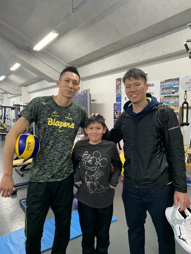 バレーボールに夢中になっていく凛虎（母・小由樹さん提供）