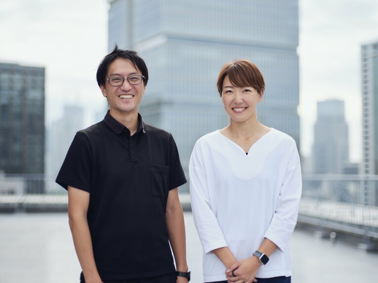 寺田選手と夫の佐藤さん、インタビュー特撮（※スワイプで他カットも見られます）　©Yuki Suenaga