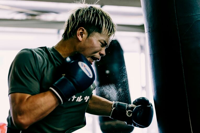 サンドバッグを叩く那須川天心（2024年5月撮影）©Kiichi Matsumoto