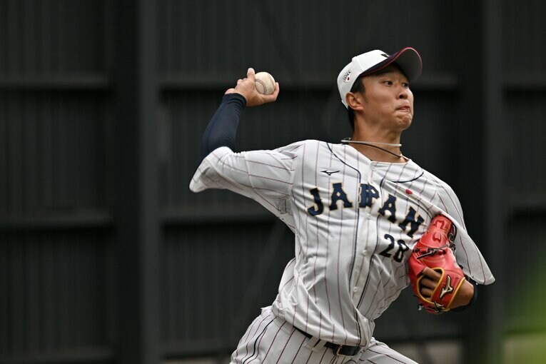 ブルペンで投げ込む高橋宏斗　©︎Hideki Sugiyama