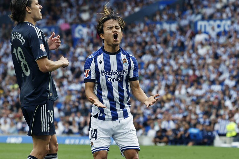 「万全じゃない時に無理を…」久保建英“マドリー戦途中出場”のナゼ「ソックスを履く左足首に包帯が」異変にカメラマンは気づいた(13)