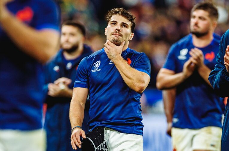 準々決勝、南アフリカに1点差で敗れたフランス。終了直後、呆然とするフランスの主将・デュポン ／ photograph by Kiichi Matsumoto