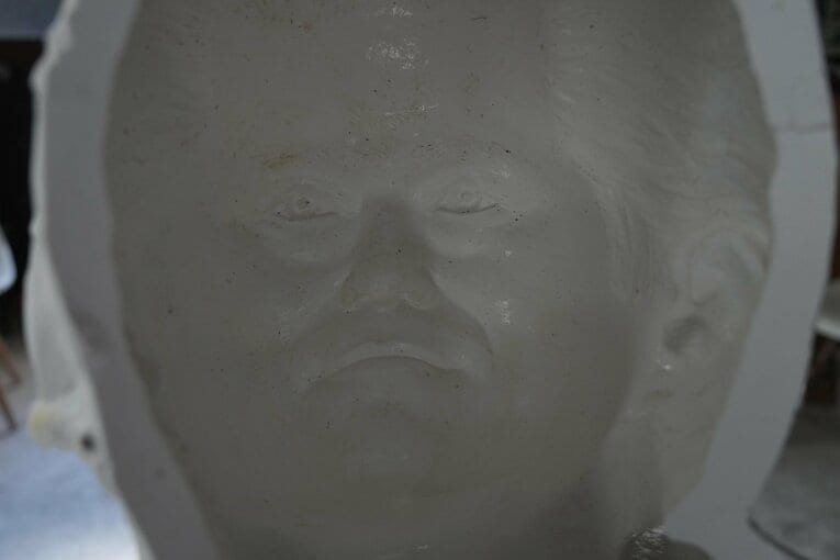 猪木が睨んでいる