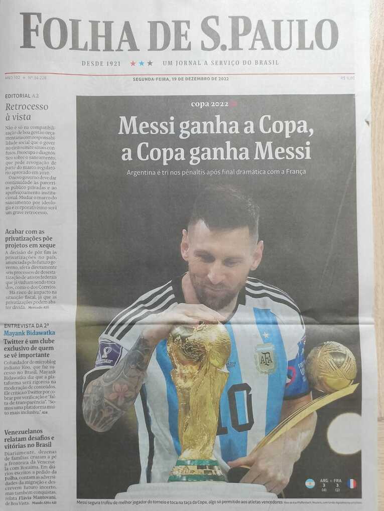 「メッシがW杯を手に入れ、W杯がメッシを手に入れた」（ブラジルの日刊紙『フォーリャ・デ・サンパウロ』1面）