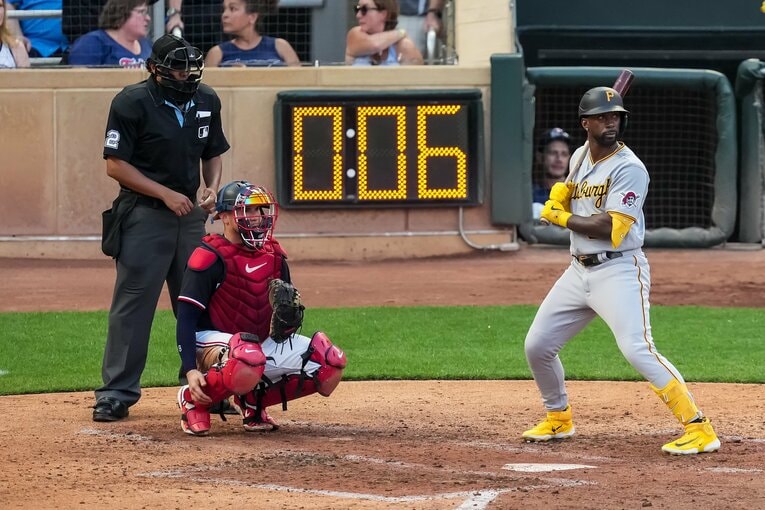 メジャーリーグで昨季から導入されたピッチクロック。現地アメリカでも賛否が分かれる　©Getty Images