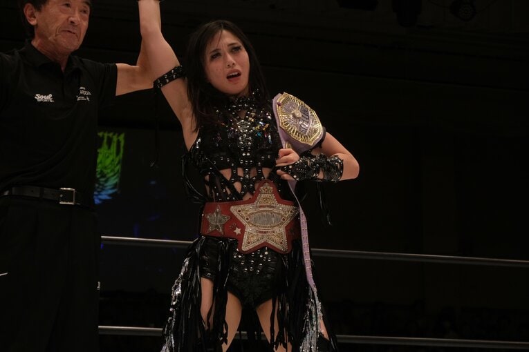 無料中継でも話題を集めた上谷沙弥vsAZM（9月27日）　©Norihiro Hashimoto