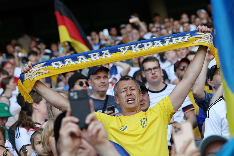 ウクライナサポーター　©dpa/JIJI PRESS