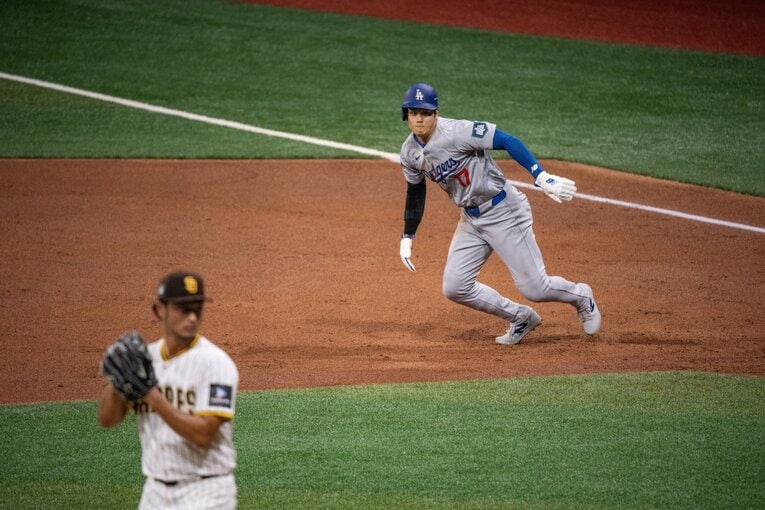 速すぎた盗塁…連続写真　©Nanae Suzuki