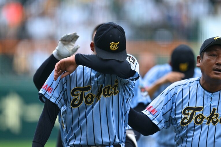 涙をぬぐう藤田　©Hideki Sugiyama