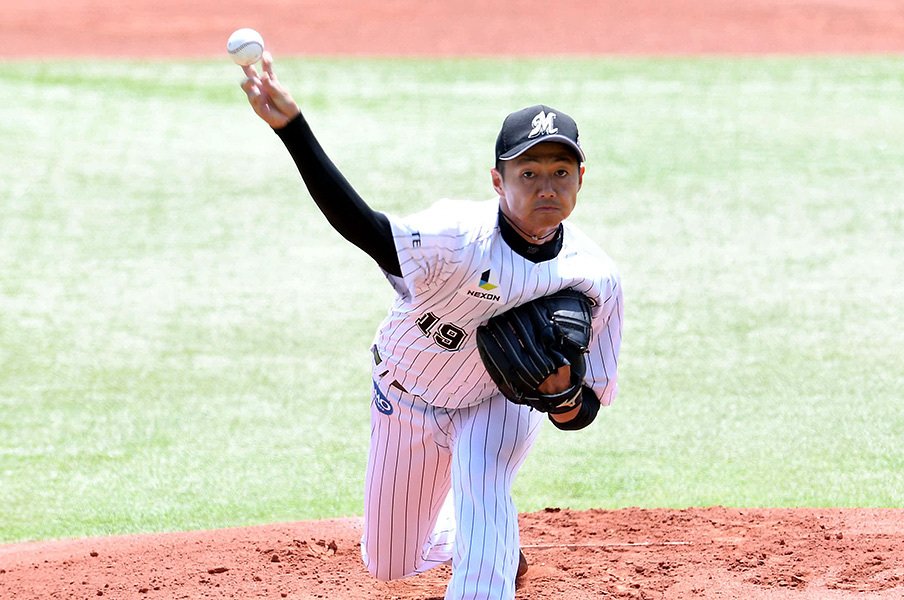 なぜ唐川侑己の輝きは消えたのか?復活期すロッテのエース候補は今。<Number Web> photograph by NIKKAN SPORTS