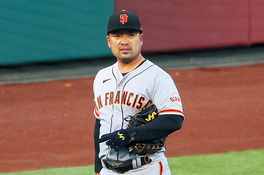 ジャイアンツ投手陣から絶大な信頼…“日本人初のメジャー常勤コーチ”誕生のウラ側「タイラ以上のハードワーカーはいない」<Number Web> photograph by Getty Images