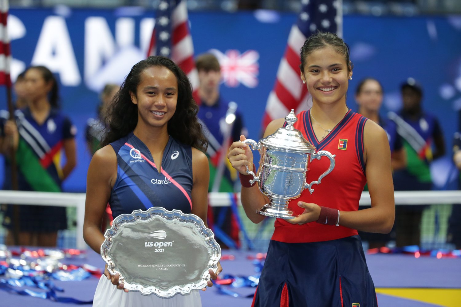 全米OP決勝戦のコートに立った、レイラ・フェルナンデス（カナダ）とエマ・ラドゥカヌ（イギリス）　©Mano Hiromasa