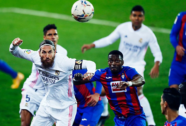 空中戦はことごとくセルヒオ・ラモスが跳ね返した