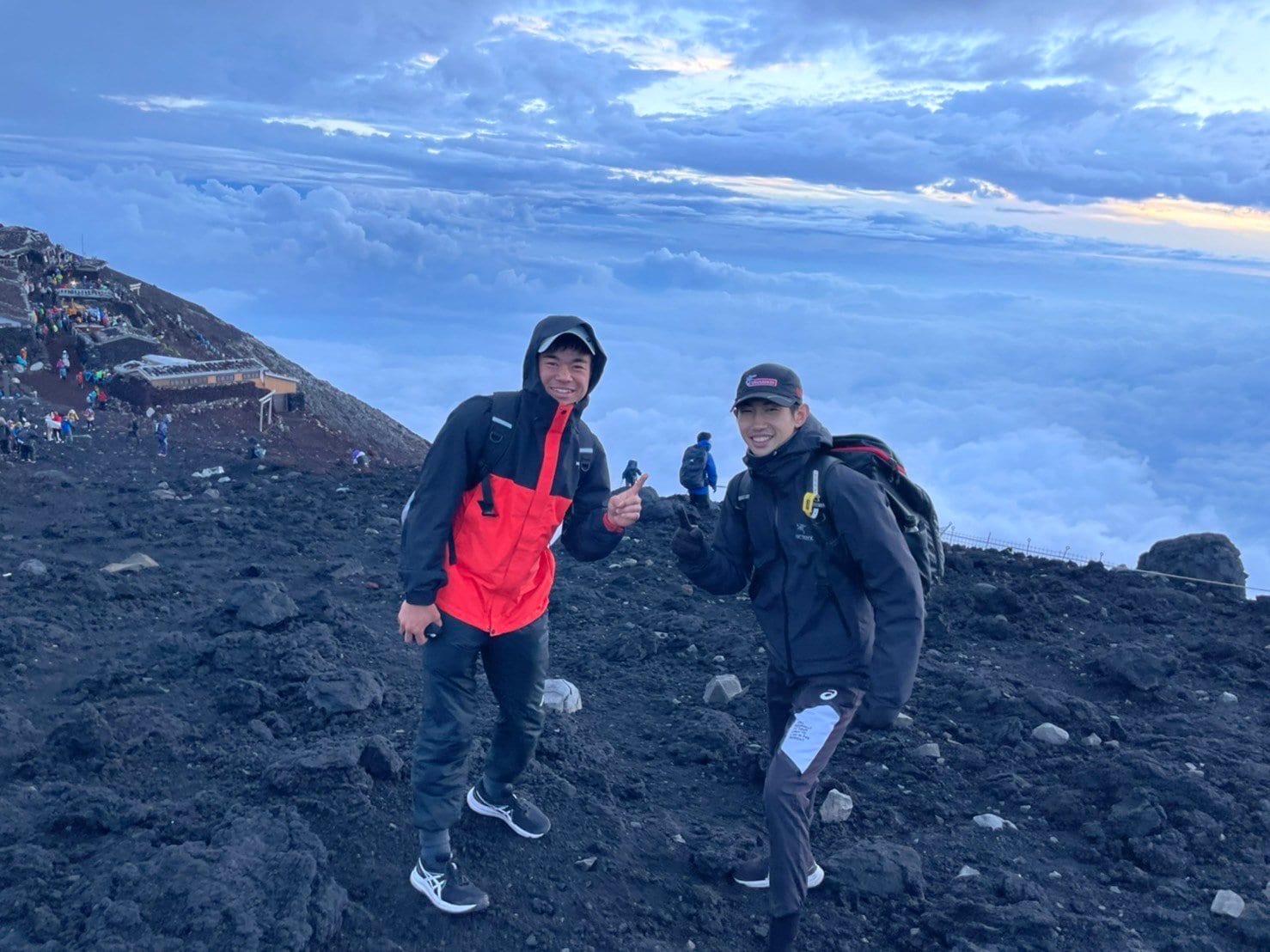 今年の8月には、2人で富士山に登った（本人提供）