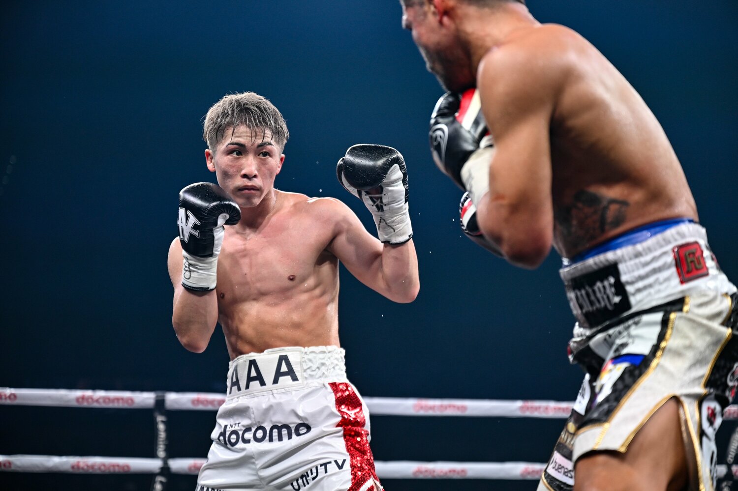 タパレスの動きを見極める井上。あまりに冷静な姿に、黒田は衝撃を受けたと語る ©Hiroaki Yamaguchi