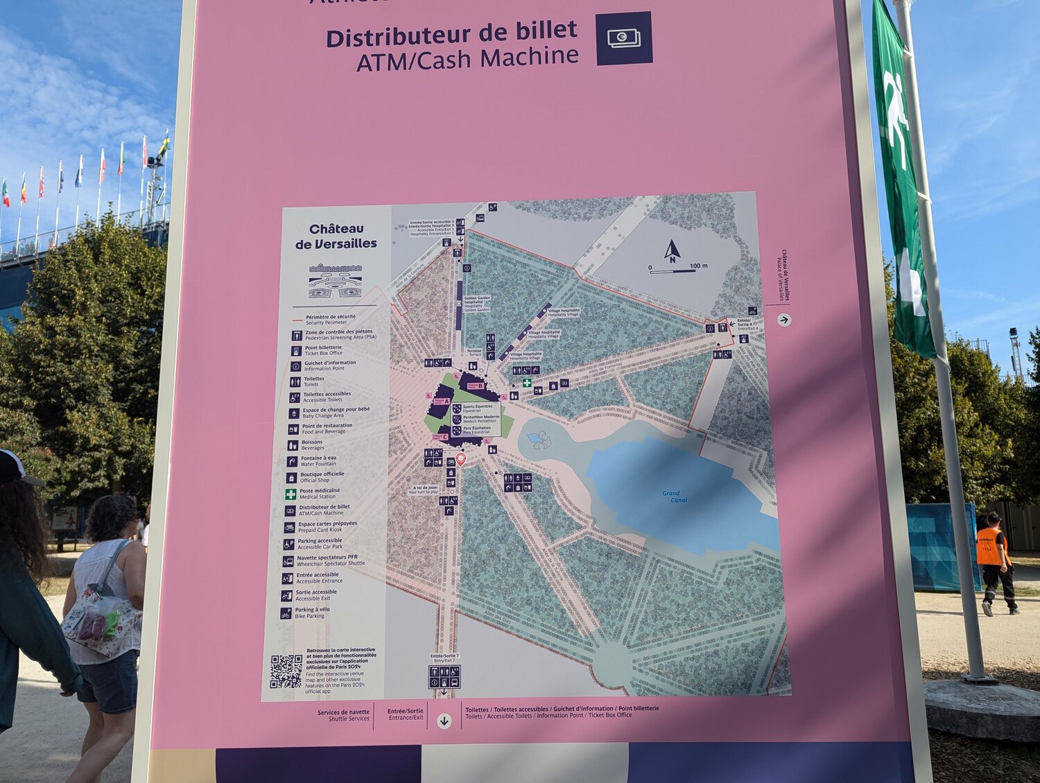 ヴェルサイユ宮殿アリーナ周辺の案内図　©Yu Saito