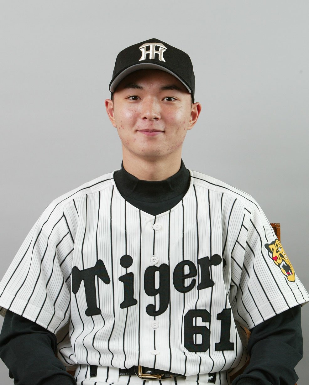 あどけない顔で写真に収まる辻本賢人（当時15歳）©JIJI PRESS