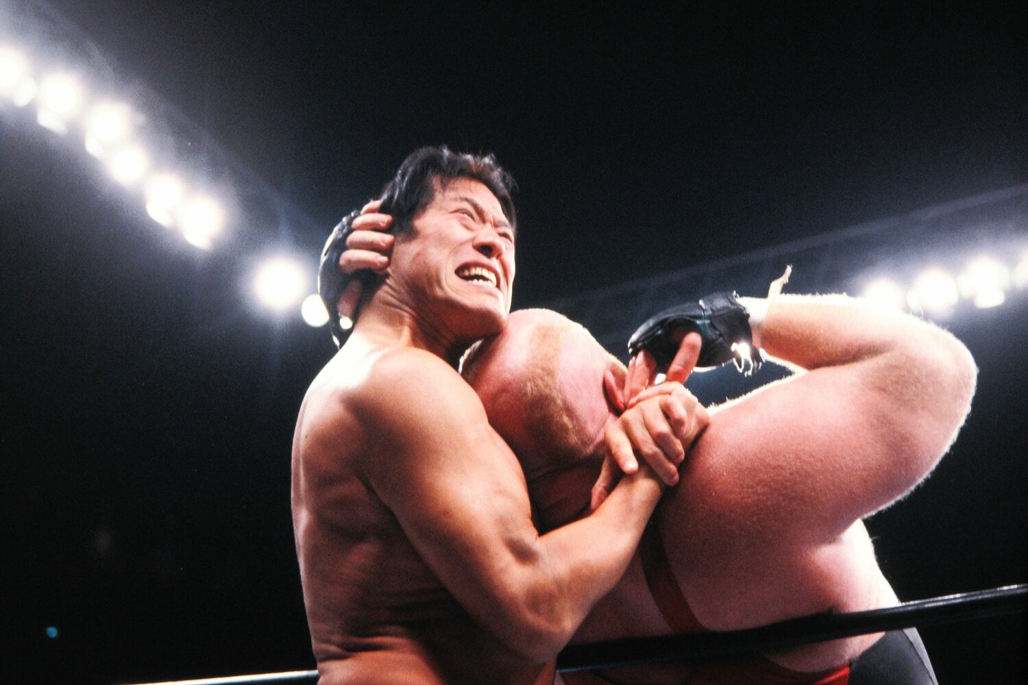 ベイダー戦の猪木　©AFLO