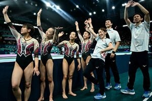 宮田笙子が贈った“ヘアピン”に彩られ「5人で戦うつもりで頑張ったのだと思う」コーチ陣もビックリ…体操女子“笑顔の予選”になった舞台ウラ