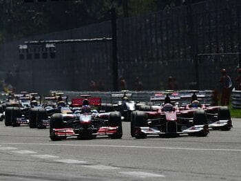 イタリアGPに見たレース哲学の違い。F1で優先されるのは勝利か速さか？＜Number Web＞ photograph by Hiroshi Kaneko