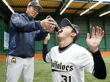 宮崎キャンプ巡りは野球の楽園。広島の庄司、SB中村宜、オリの2人。＜Number Web＞ photograph by Kyodo News
