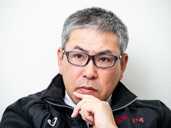 六大学野球で大真面目に妄想する。小宮山監督がベースコーチなら……。＜Number Web＞ photograph by Yuki Suenaga