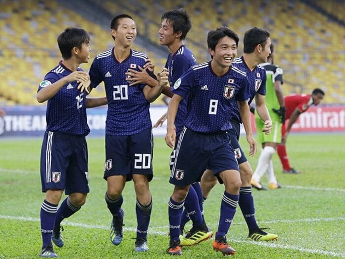 本田圭佑のようなギラつきを見たい。U-16日本に森山監督が求める野心。＜Number Web＞ photograph by AFLO