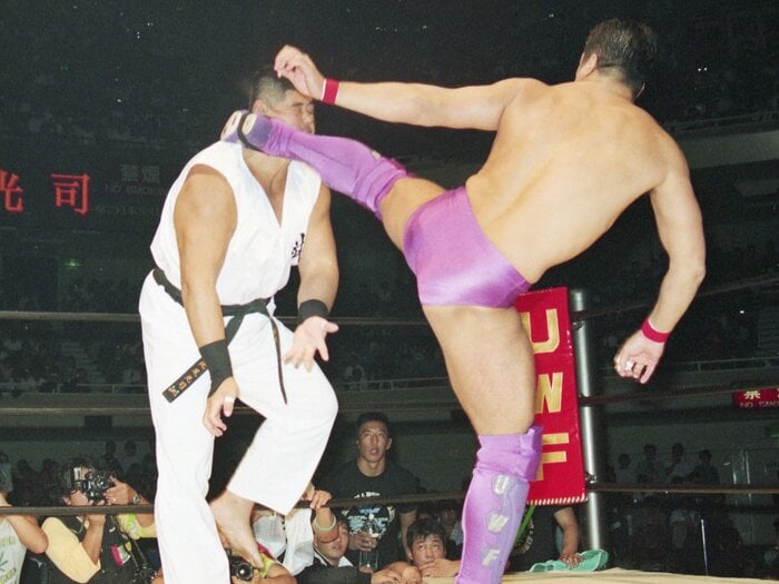 「身長199センチ、体重140キロ」元横綱が崩れ落ちた…高田延彦が北尾光司をハイキックKO「プロレス史上最高のフィニッシュ」はなぜ生まれたのか？＜Number Web＞ photograph by 東京スポーツ新聞社