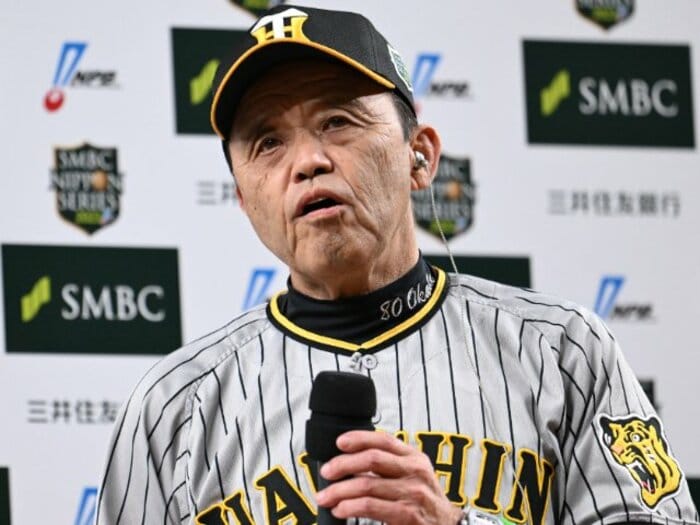 「ホンマに初球から行きよった」阪神・岡田監督が明かした山本由伸攻略のカギ…佐藤輝明の盗塁と昭和の打撃「真っ直ぐ打てしか言うてないよ」＜Number Web＞ photograph by Nanae Suzuki