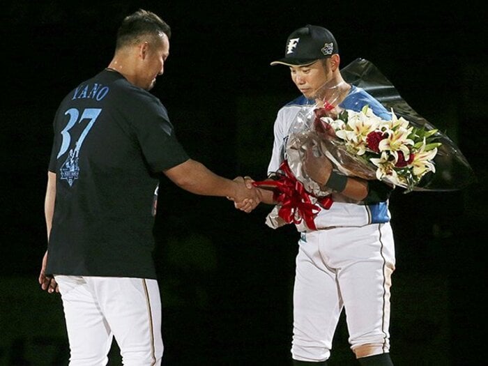 矢野謙次と石井裕也の恩人を訪ねて。日本ハムでの引退、寂しさと喜び。＜Number Web＞ photograph by Kyodo News