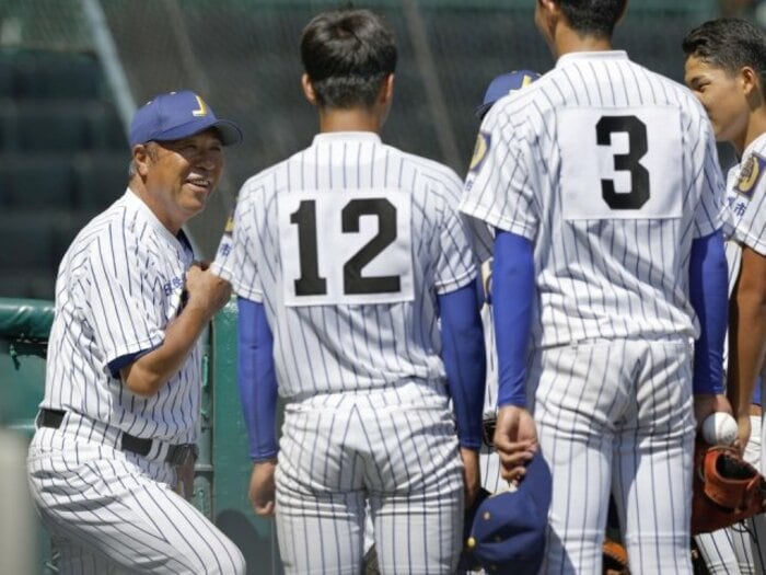 3ボールで強振の「出たとこ勝負」。佐々木誠と鹿児島城西の異色な潔さ。＜Number Web＞ photograph by Kyodo News