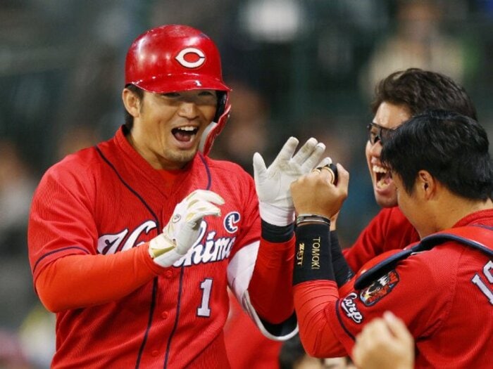 「争奪戦は間違いない」「右の松井として評価」鈴木誠也を絶賛したメジャースカウトの言葉…《松井秀喜＋井口資仁》のような活躍がカギ？＜Number Web＞ photograph by JIJI PRESS