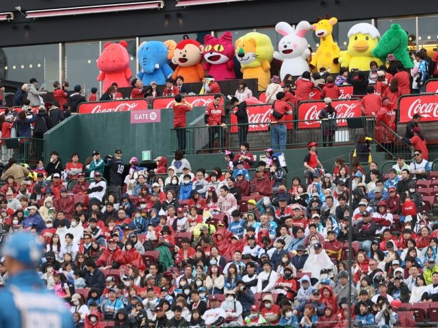 楽天の人気が…なぜ低迷？」「巨人の若者人気、復活あるか」甲子園球児