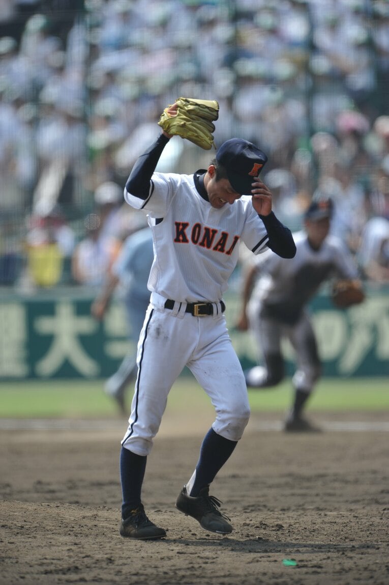 高校時代の島袋洋奨（2010年夏の甲子園準決勝／報徳学園戦）©Hideki Sugiyama