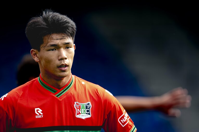 NECナイメヘンの塩貝健人（19歳）。慶応大から2027年にマリノスへの加入が内定していたが、オランダ1部からオファー。マリノスの内定を解除した　©AFLO