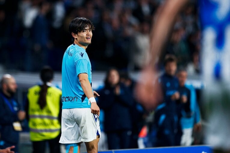 「久保建英がスペイン紙の一面に！」子供サポ「タケが決めるよ」予言通りマドリーを圧倒“ソシエダの熱狂”は翌日も…カメラマンは見た(40)