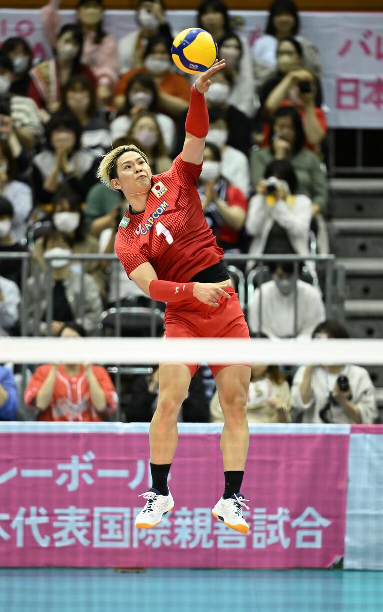 男子代表で主軸を担う西田有志（23歳）　©︎JIJI PRESS