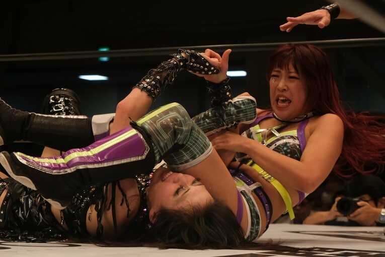 無料中継でも話題を集めた上谷沙弥vsAZM（9月27日）　©Norihiro Hashimoto