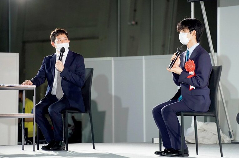 トークショーはYouTubeの「サバンナ高橋/しげおチャンネル」で視聴可 ／ photograph by KYODO