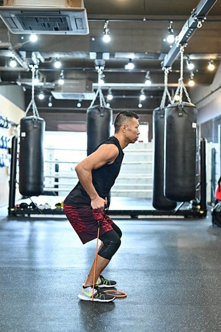 二の腕や太腿がピシッと引き締まる！元世界王者の超簡単「おうちトレ」。(5)