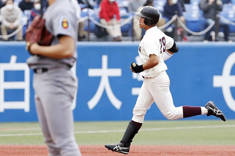 ヤクルトの“ドラ1”木澤相手に逆方向へのホームラン。蛭間拓哉、その才能は徐々に開花しつつある ／ photograph by Kyodo News