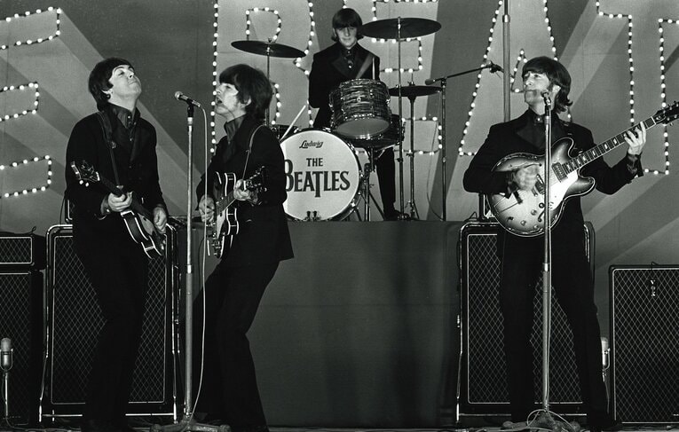 吉井監督がこよなく愛する音楽。ビートルズは青春時代の思い出だ　©︎JIJI PRESS