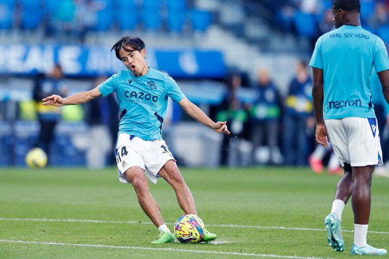 「TAKE 14」ユニ少年の期待に応えて…前髪イメチェン久保建英のW杯後ソシエダ初戦「ゴールへの気迫＋守備」を撮った〈写真多数〉(9)