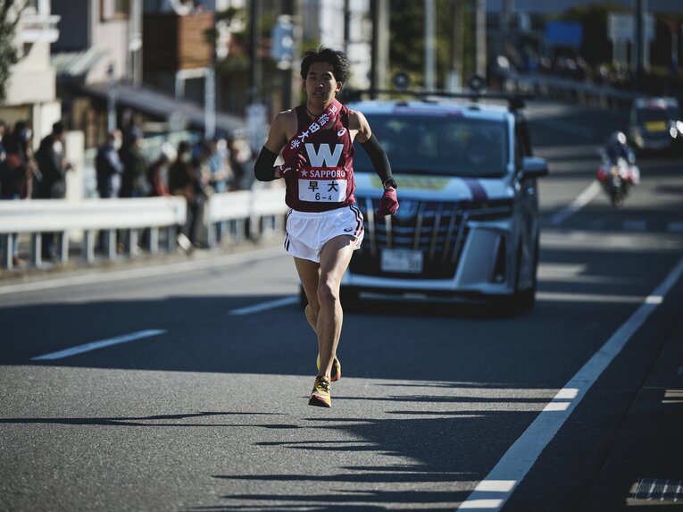 1年生ながら冷静な走りを見せていた早大の石塚陽士（4区）　©Yuki Suenaga