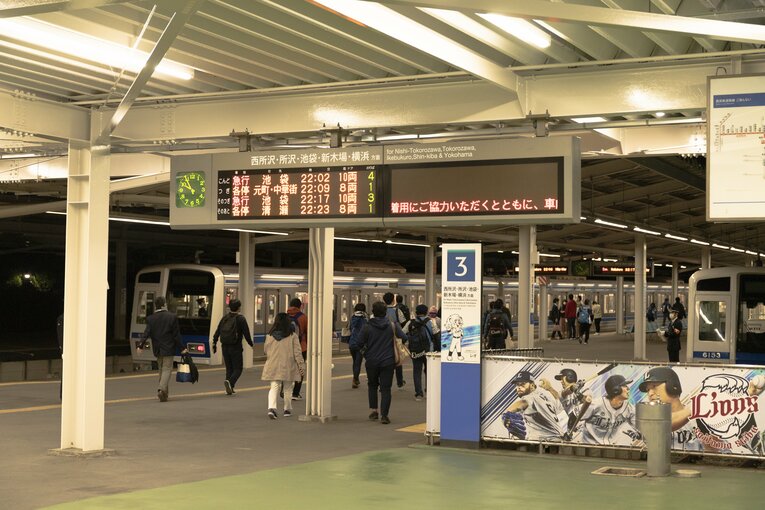 2本の「急行　池袋行き」が表示された。この2本ともう1本が臨時列車だ