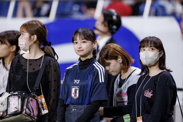 サッカー好きアイドルで知られる影山優佳（全3枚中の1枚目）　©Kiichi Matsumoto