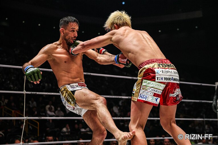 鈴木千裕vs.クレベル・コイケ　©RIZIN FF