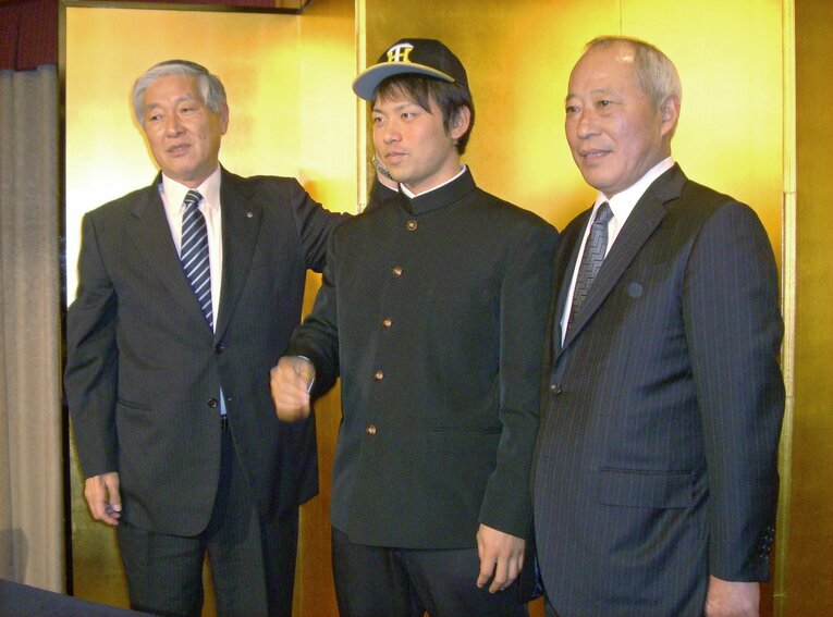 ドラフト1位での阪神入団を果たした伊藤　©JIJI PRESS