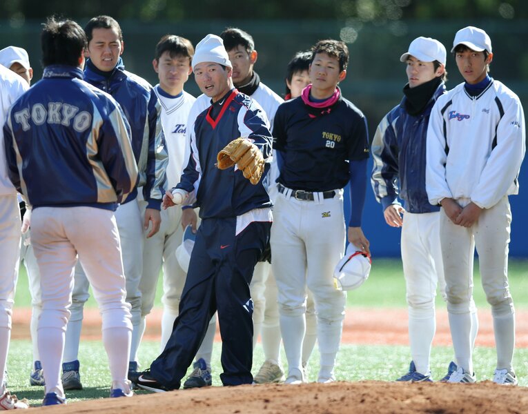 東大を指導した頃の桑田氏（2013年撮影）　©JIJI PRESS